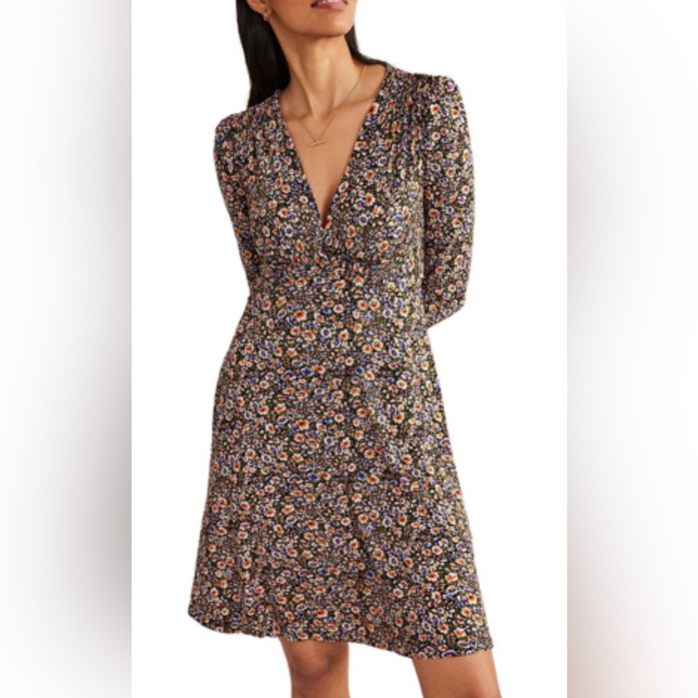 Boden floral dress. Super soft, with pockets. Only wore ones. Size US 8R